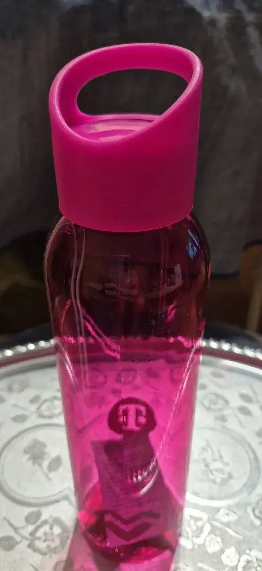 Nová sportovní láhev T-Mobile 650ml – Magenta