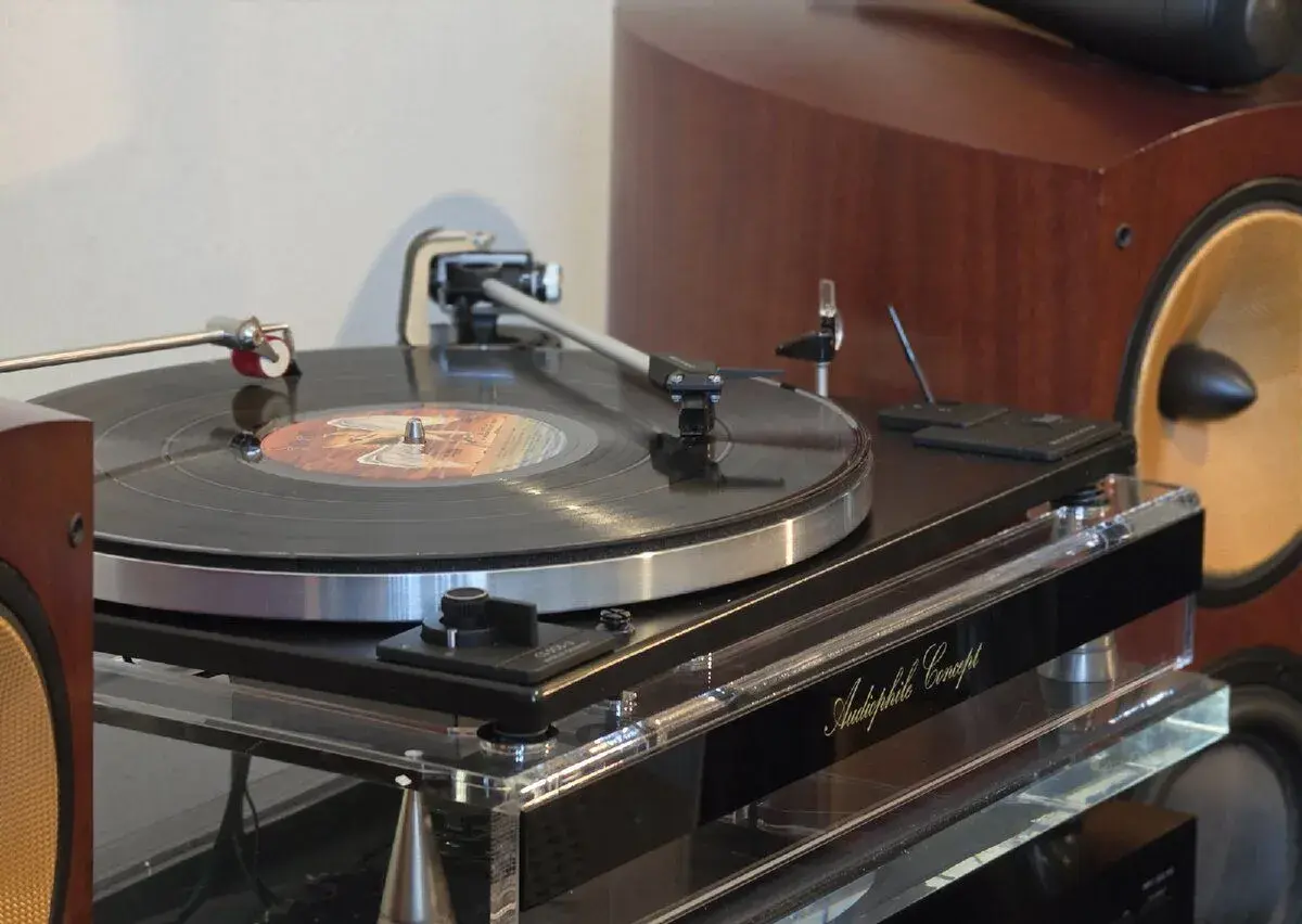 REZERVACE Gramofon DUAL