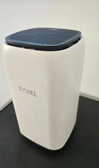 5G Wi-Fi 6 router Zyxel NR5101 (volná distribuce, neblokovan