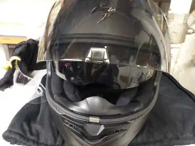 Nepoužitá přilba scorpion