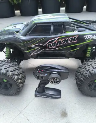 Traxxas x maxx s8