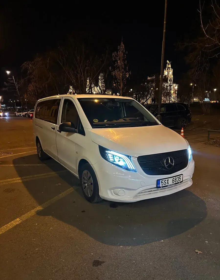 Pronájem Mercedes Vito 8+1 XXL. Toyota Proace 8+1 XXL