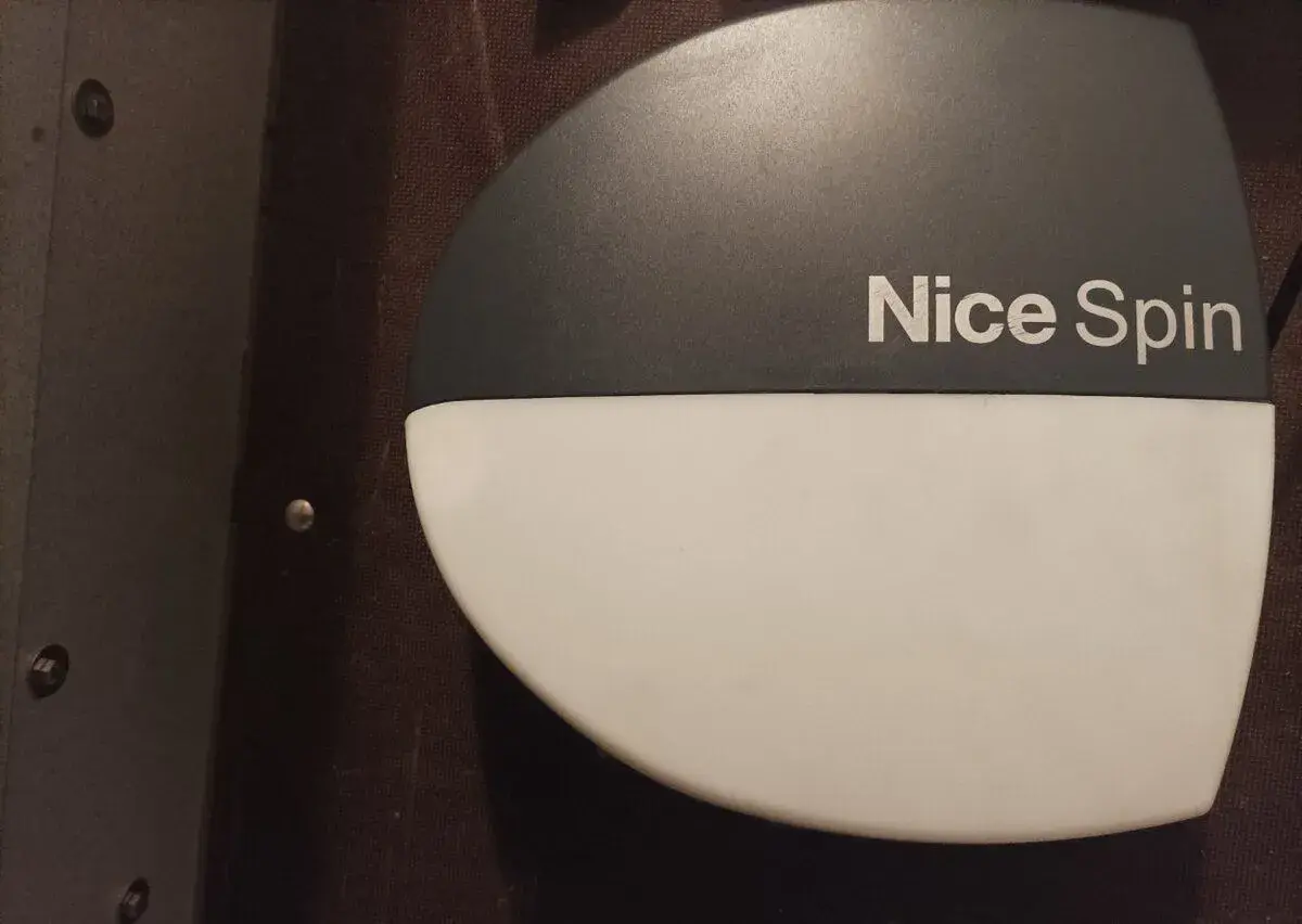 Pohon garážových vrat NICE Spinbus