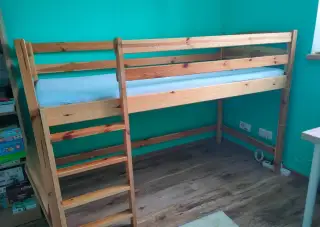 Dětská vyvýšená postel
