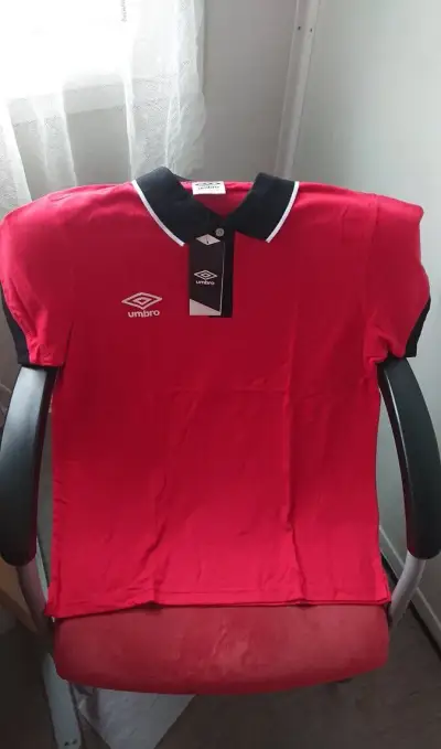 NOVÉ tričko s límečkem Umbro