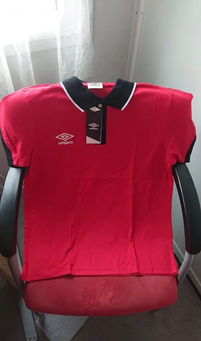 NOVÉ tričko s límečkem Umbro