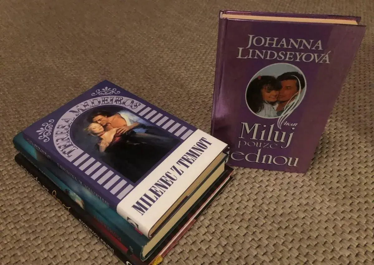 Mix knih pro ženy - Liane Moriarty, Johanna Lindsey atd 4ks