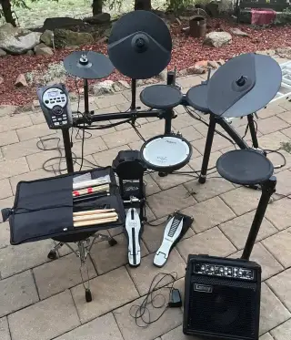 Elektronické bicí Roland V-Drums TD-11 + Laney kombo
