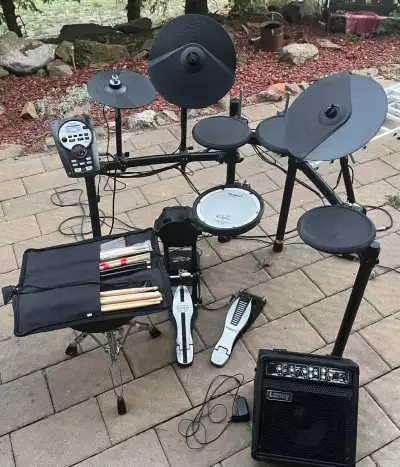 Elektronické bicí Roland V-Drums TD-11 + Laney kombo