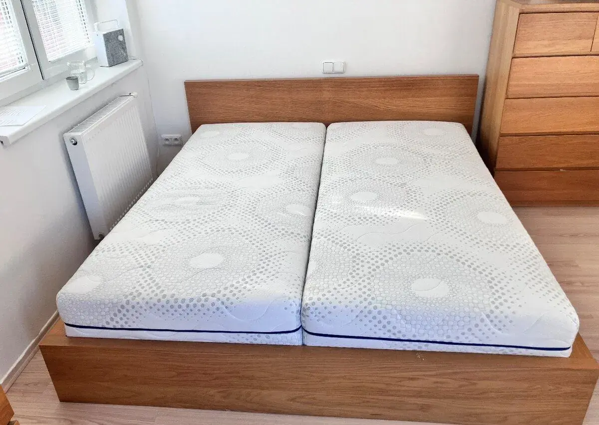 Manželská postel IKEA Malm 180x200cm