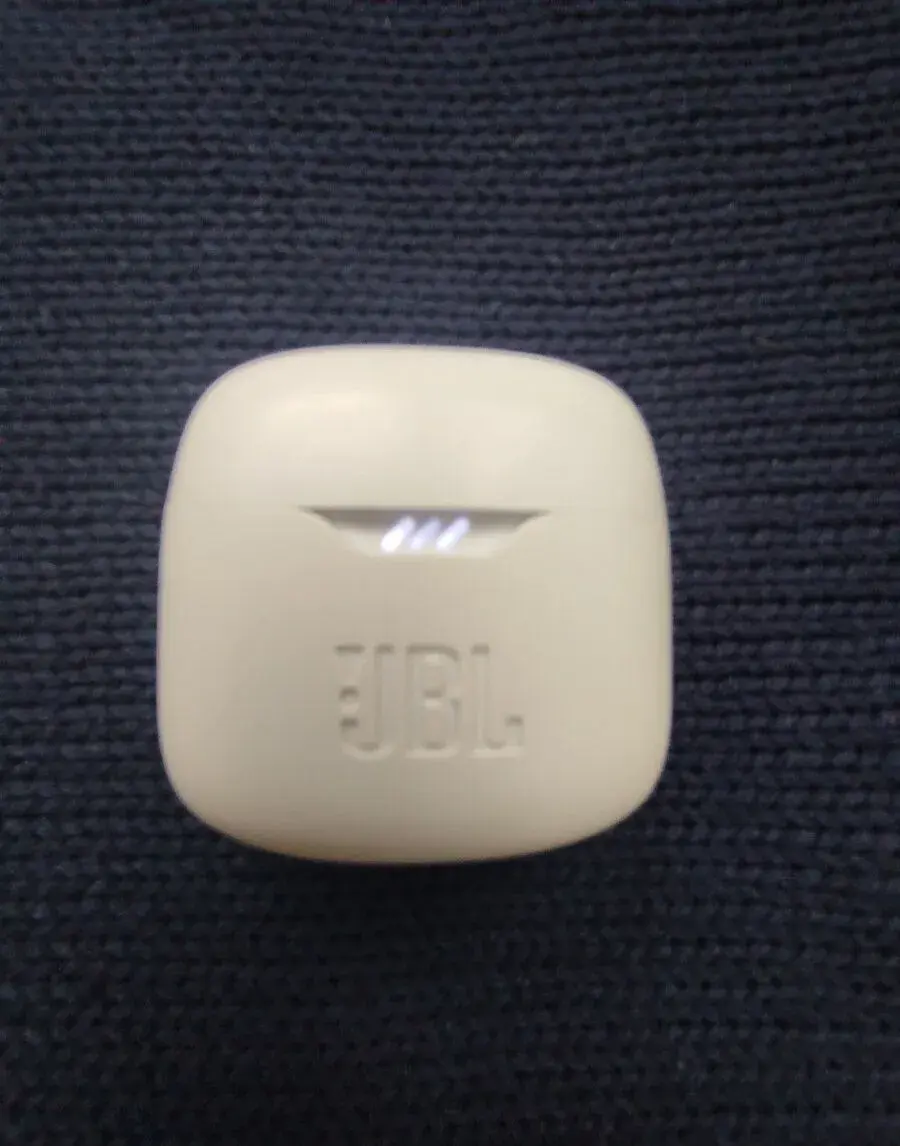 Nabíjecí pouzdro pro sluchátka JBL TuneFlex – bílé (USB-C)