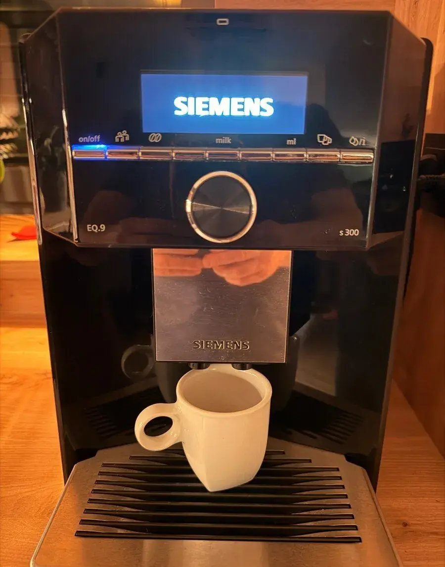 Automatický kávovar Siemens EQ.9 s300