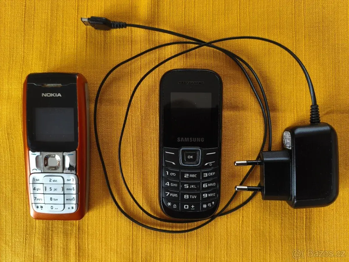 Nokia 2310 a Samsung GT-E1200R