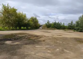 Pronájem zpevněného pozemku v blízkosti vody