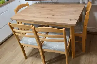 Jidelni Stul 1207576 + 4 židle 3.950Kč