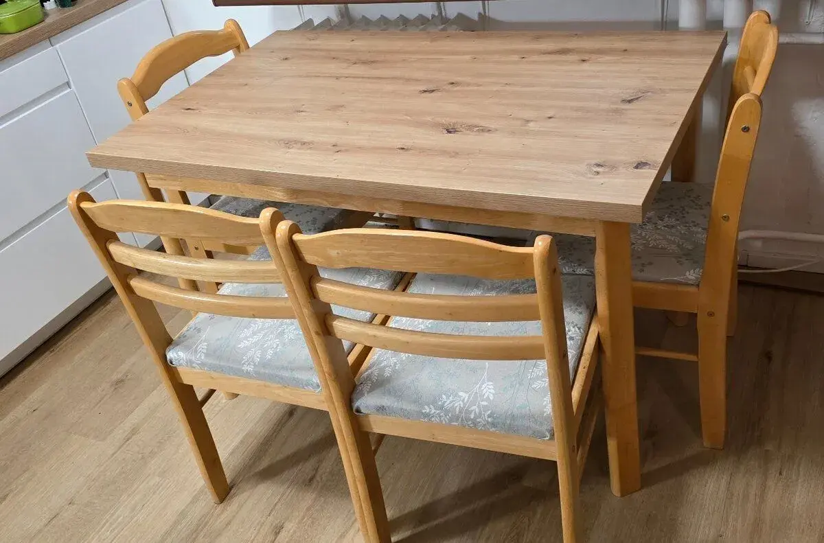 Jidelni Stul 1207576 + 4 židle 3.950Kč