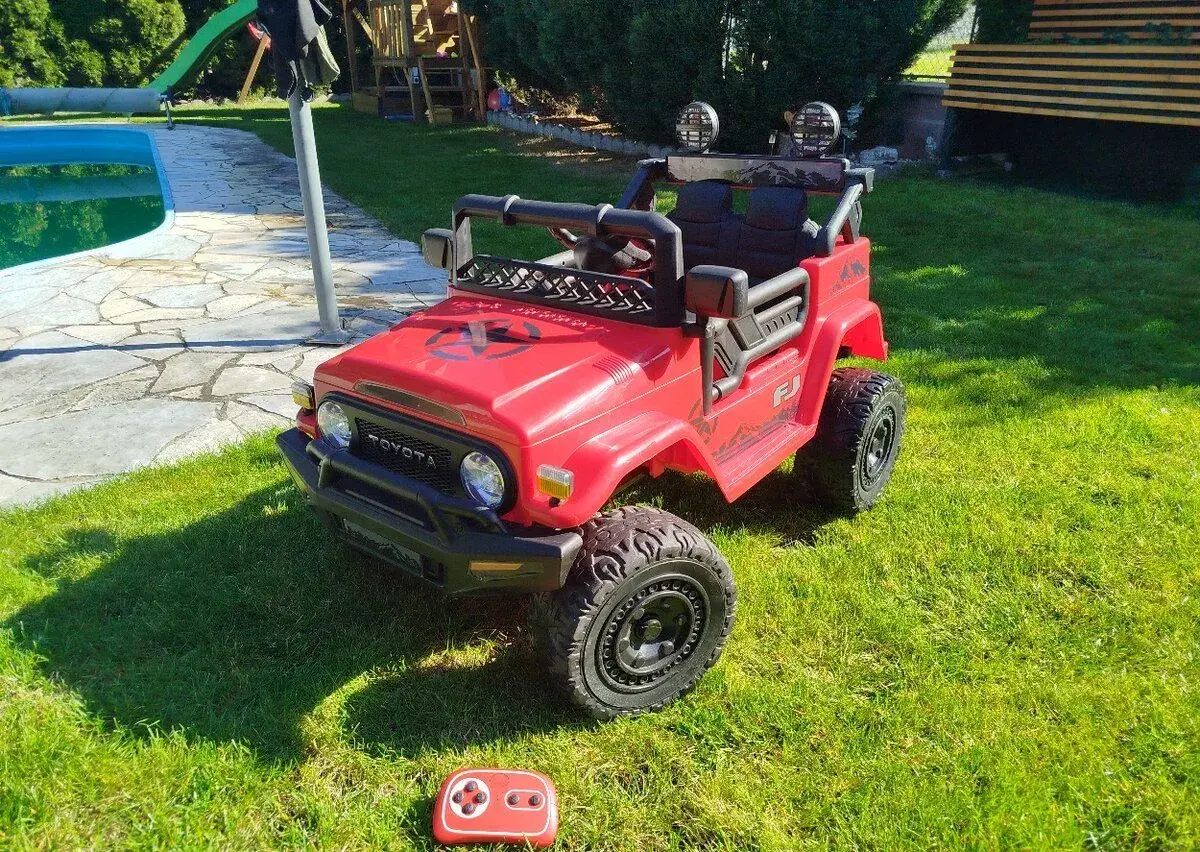 Dětské elektrické autíčko Toyota FJ Cruiser