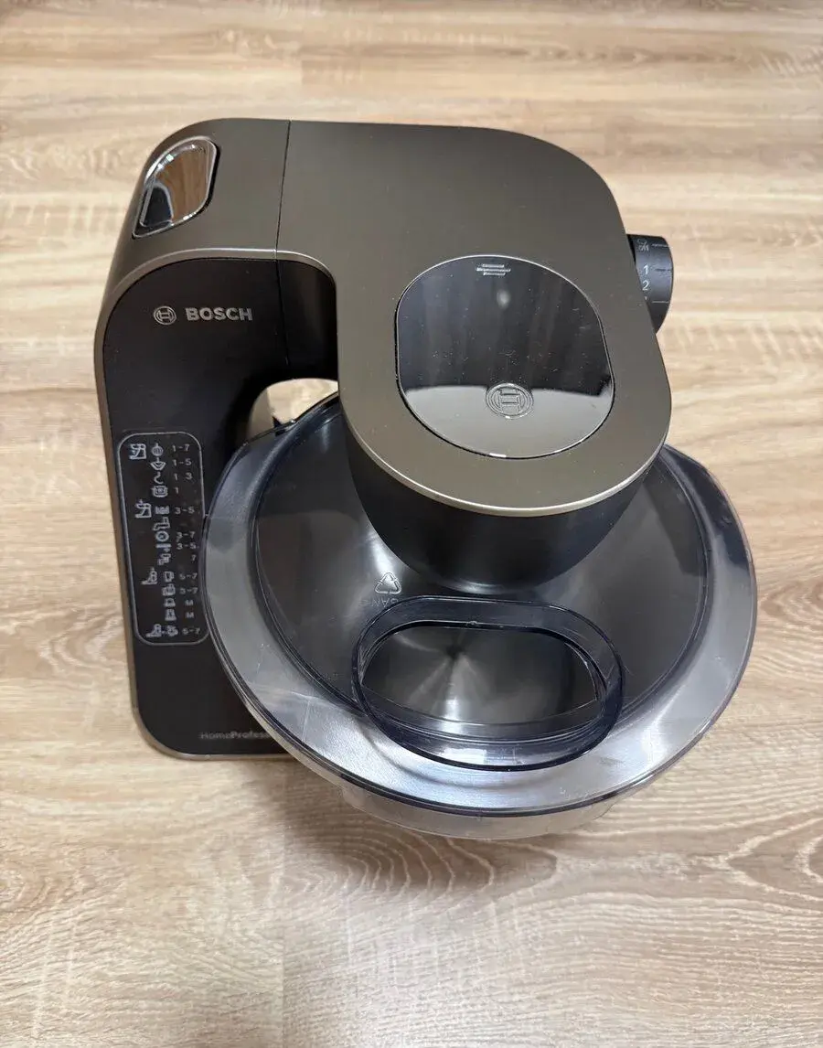 Kuchyňský robot Bosch MUM5