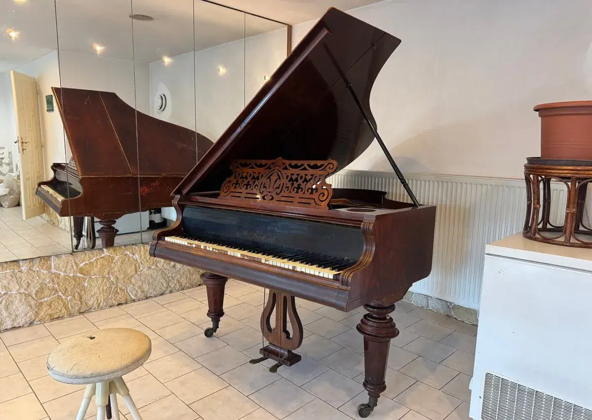 Klavír (piano), křídlo "A. Proksch."
