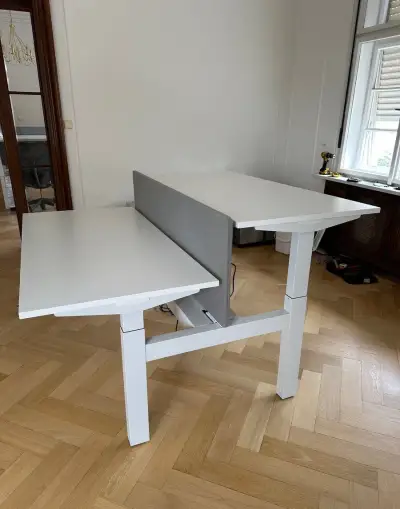 Elektrické dvojpracoviště Herman Miller - 3ks