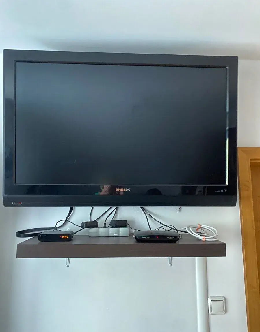 LCD televizor Philips 42” (107 cm)