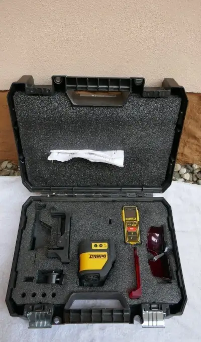 KŘÍŽOVÝ LASER Dewalt Set DW088 + DW099E v Tstak kufru