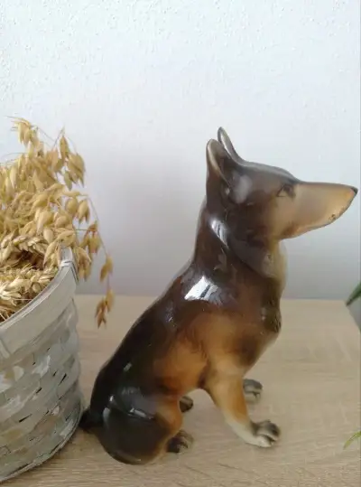 Porcelánová soška Československý vlčák