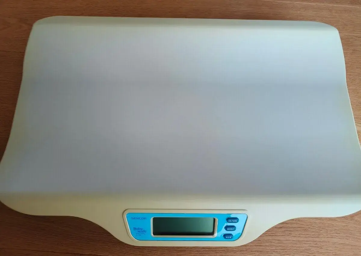 Kojenecká váha Sencor SBS 4002