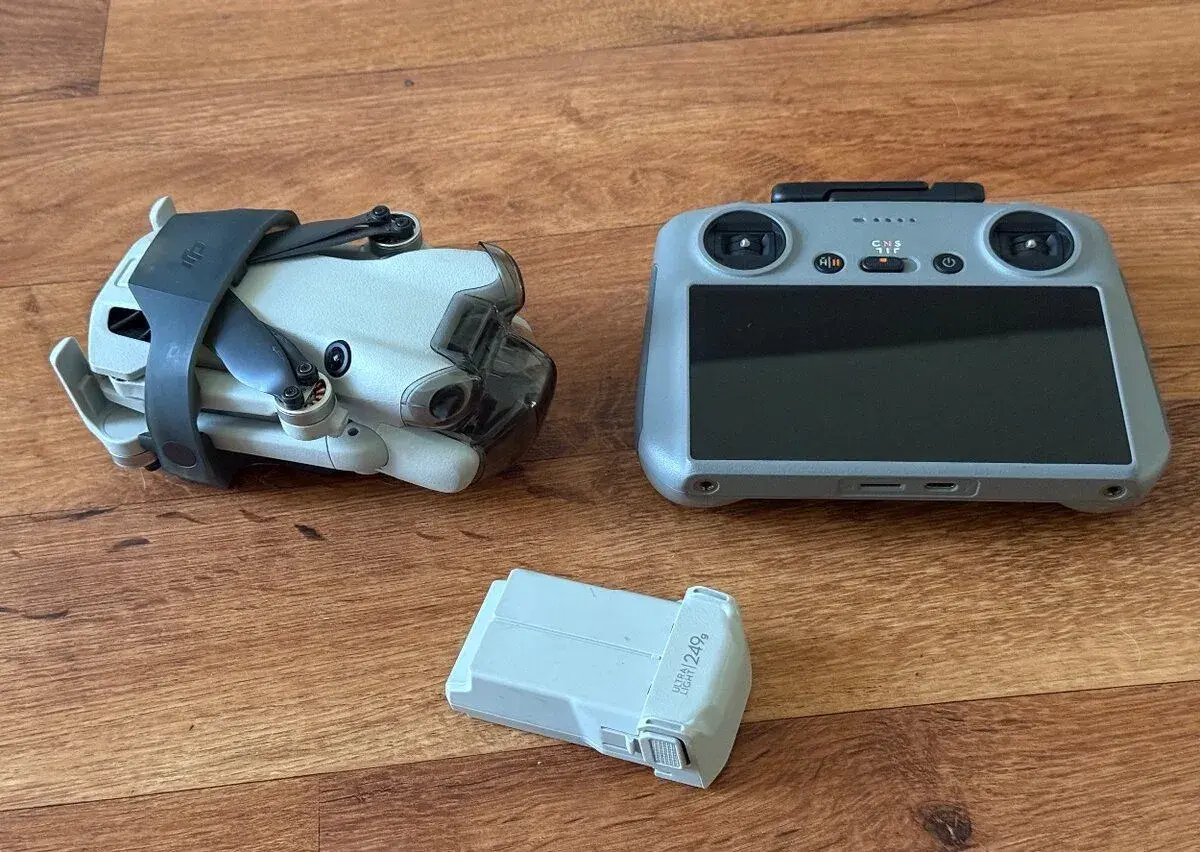 DJI Mini 4 Pro + ovladač s displejem (RC 2) + 2x baterie – T