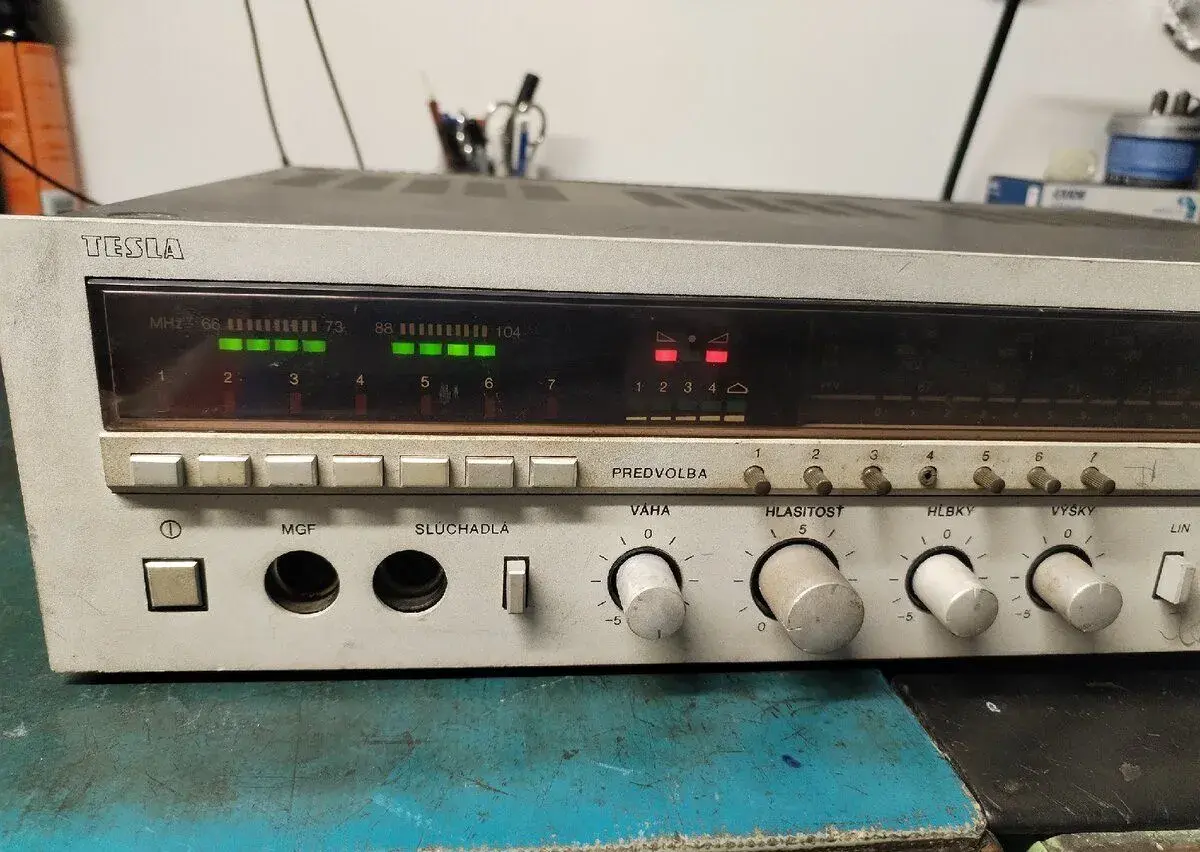Recievr Tesla 820A