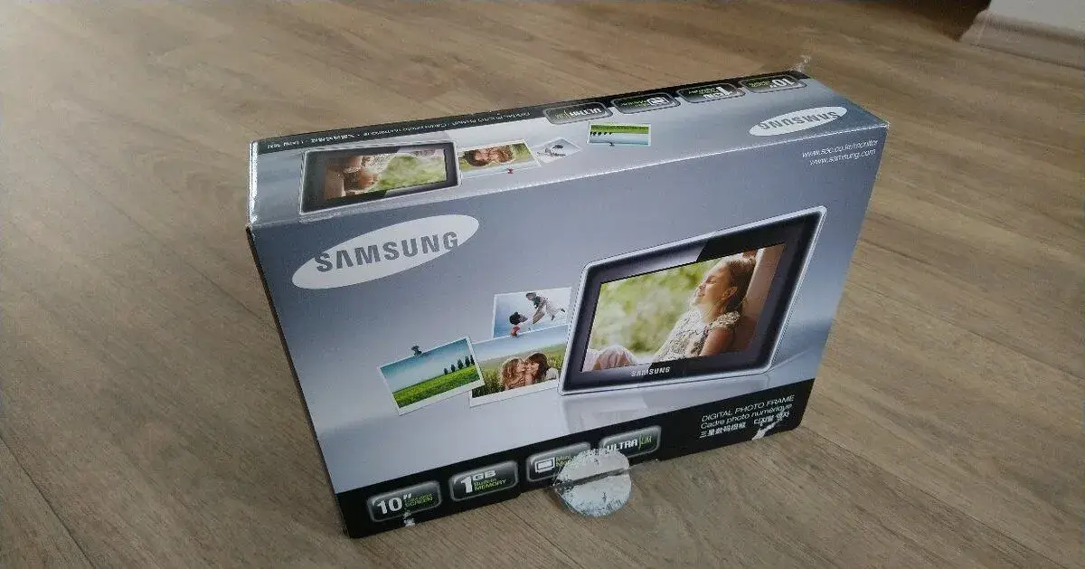Fotorámeček Samsung SPF-107H 10", 1GB, 1024x600px, USB