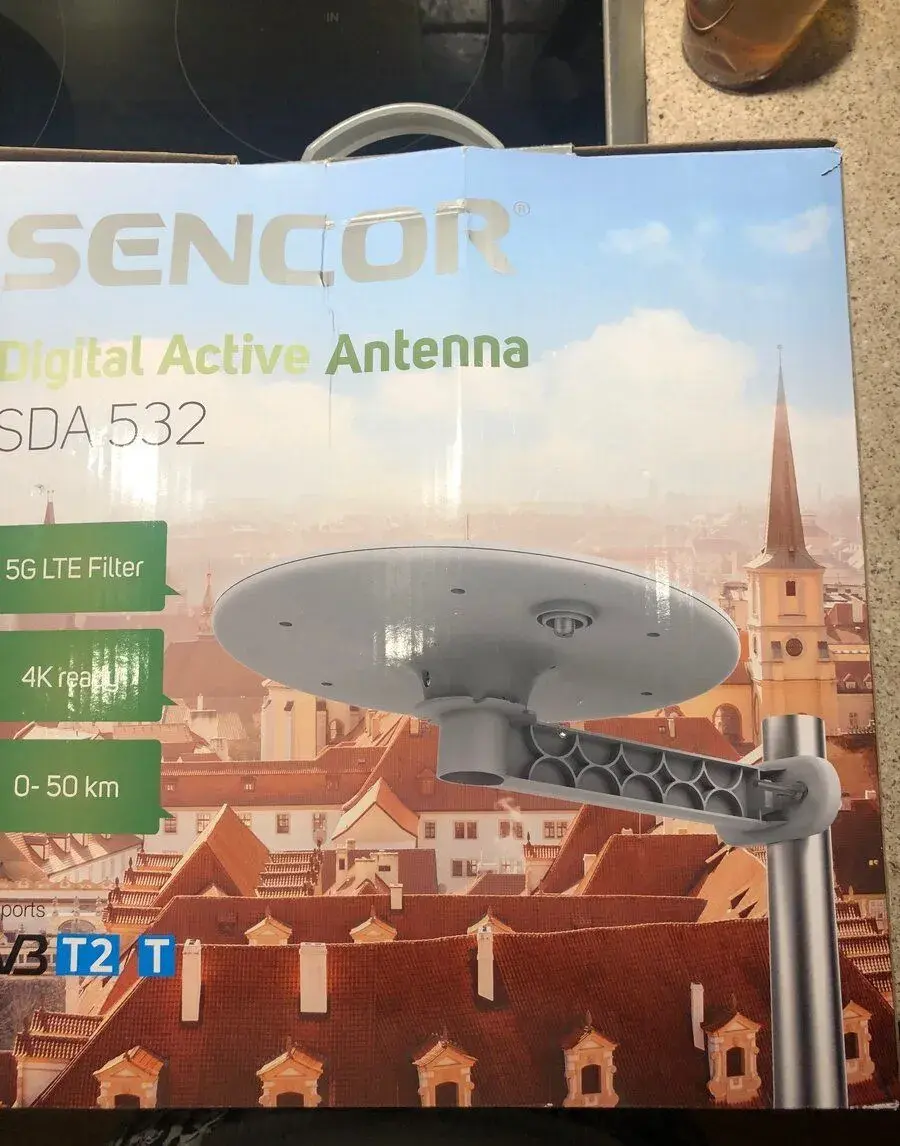 Anténa vnitřní nebo venkovní