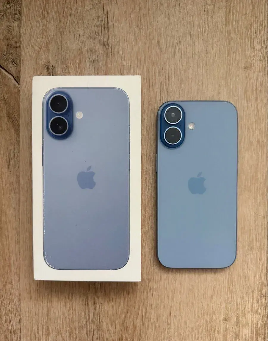 IPhone 17 modra 256gb v záruce.