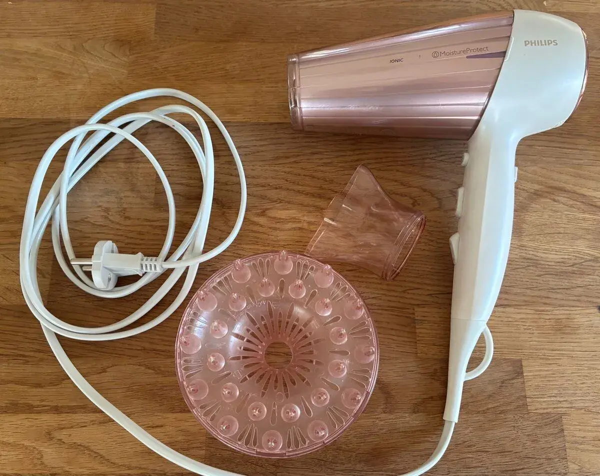 Fén Philips MoistureProtect + příslušenství