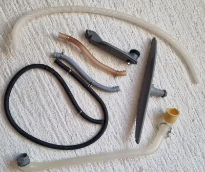 Různé doplňky k myčce Electrolux