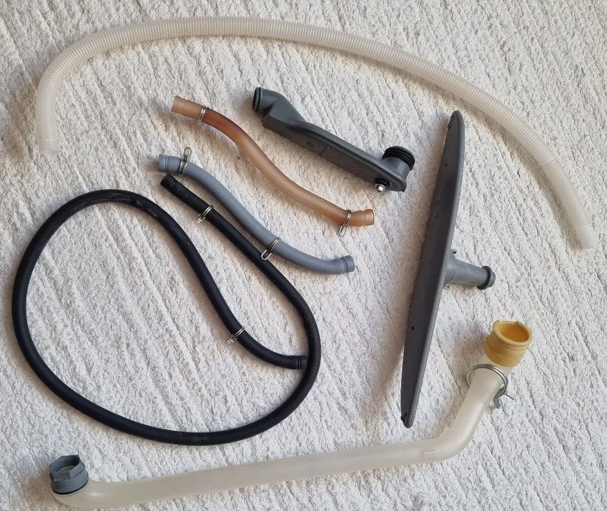 Různé doplňky k myčce Electrolux