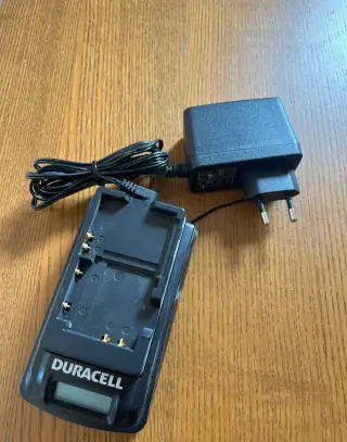 Univerzální nabíječka foto/video baterií Duracell DR5500