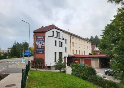 Pronájem skladu nebo provozovny, obchodní prostory, garáž