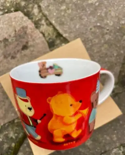 Dva dětské červené hrnečky, nikdy nepoužité v orig. balení