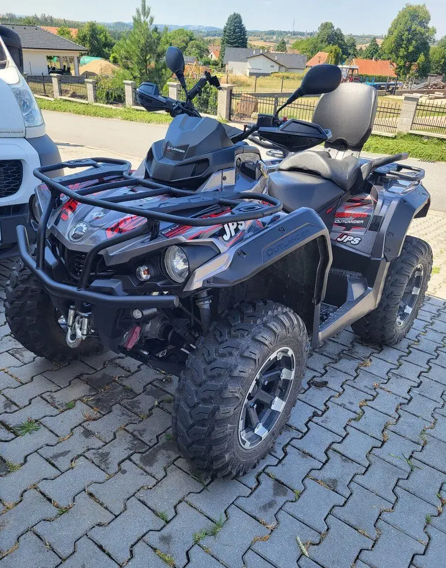 CAN-AM Outlander