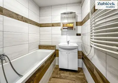 Pronájem bytu 3+1 s lodžií Hluk