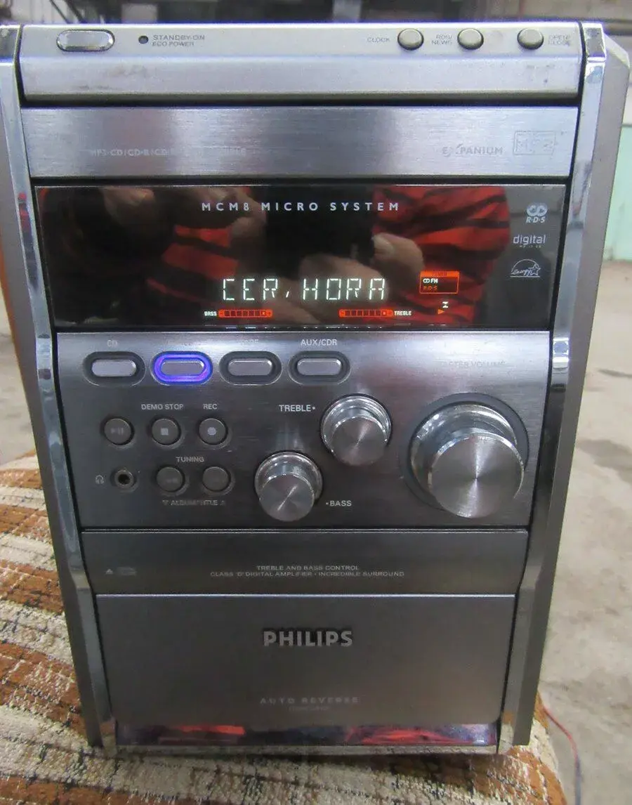 Minivěž Philips. Radio hraje pěkně. Bez repro a dálk