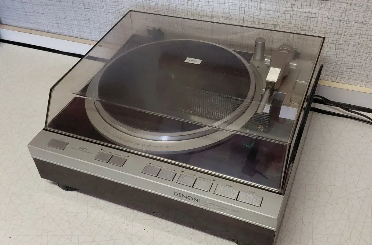 Gramofon DENON DP-47F
