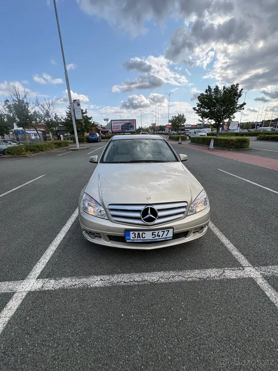 Mercedes-Benz C220 – 2010, 130 000 km