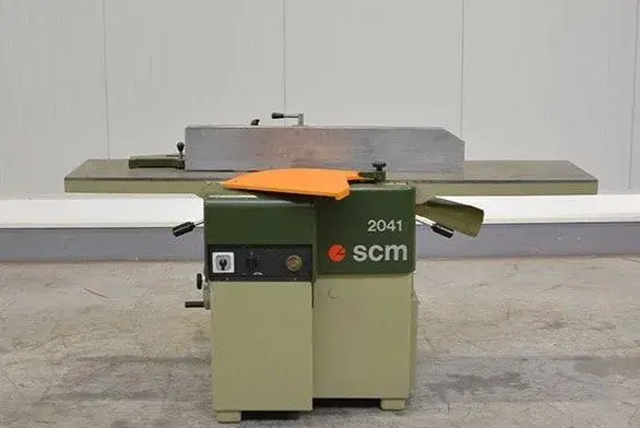 Srovnávačka s protahem SCM 2041 FS