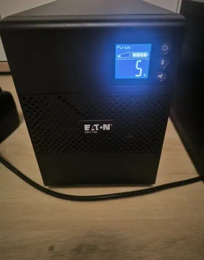 Zalozni napajeci zdroj EATON 5SC750i -záruka