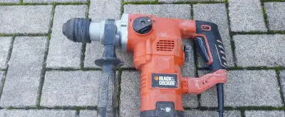 Bourací kladivo-Black Decker.