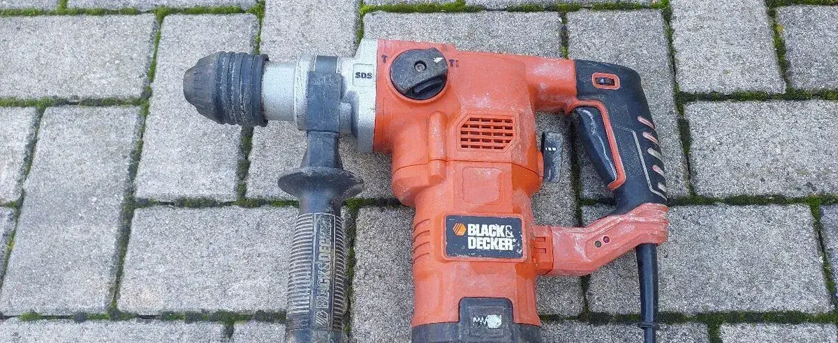 Bourací kladivo-Black Decker.