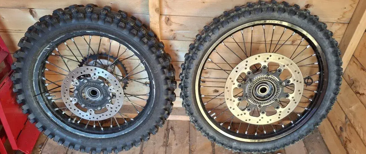 ENDURO SET KOLA 21"/18" pro KTM 690 SMC-R