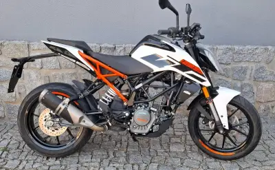 KTM 125 DUKE ( 2017 - 4 TIS.KM)